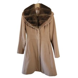 Jessica Simpson Beige Wool Blend Dress Coat XSM Faux Fur Collar Quite Luxury